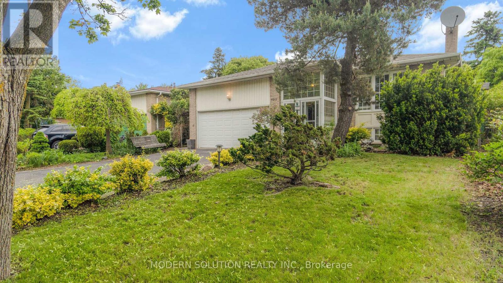1011 Pearson Drive, Oakville, Ontario  L6H 2Y9 - Photo 3 - W12182670