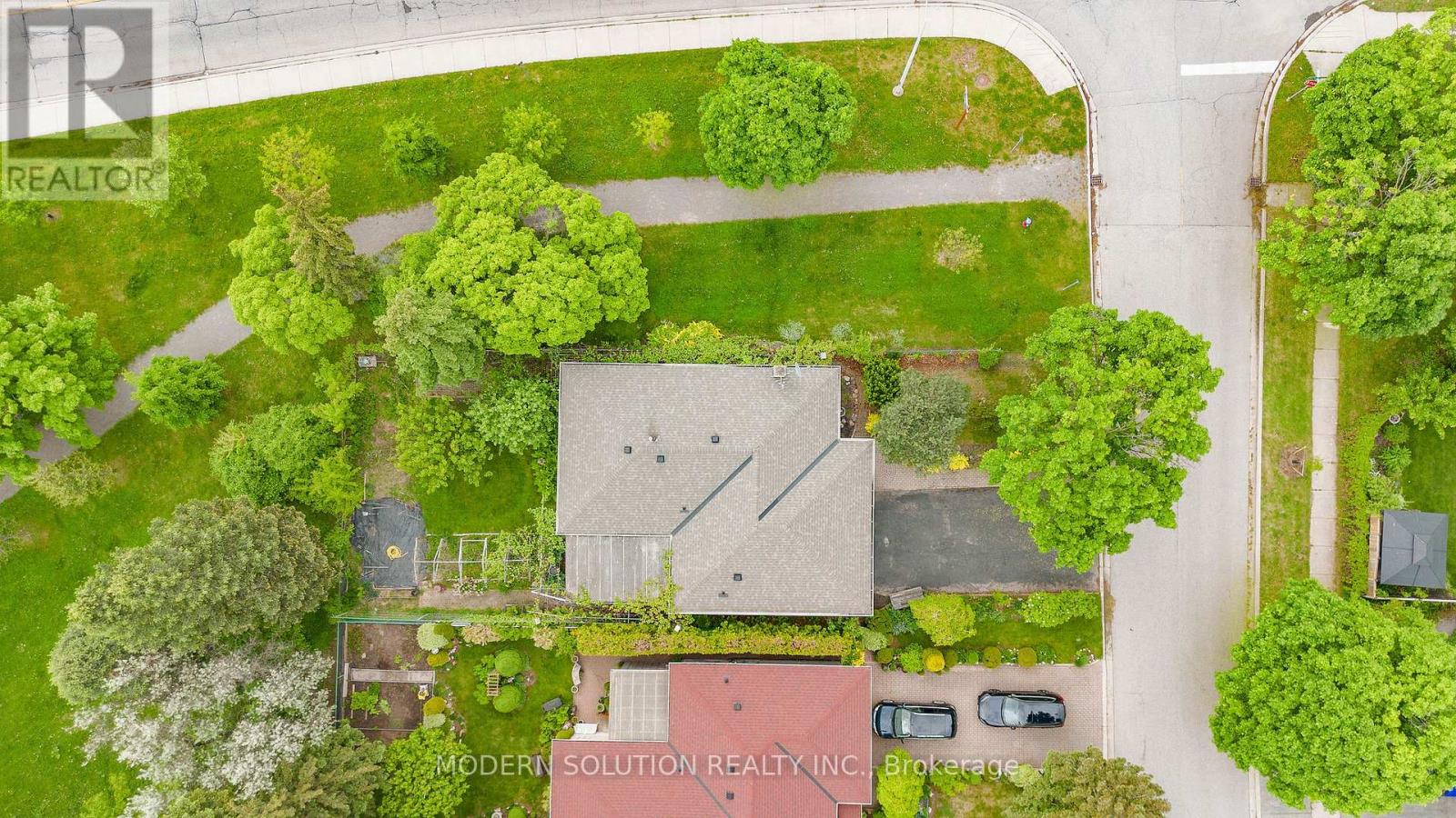 1011 Pearson Drive, Oakville, Ontario  L6H 2Y9 - Photo 4 - W12182670