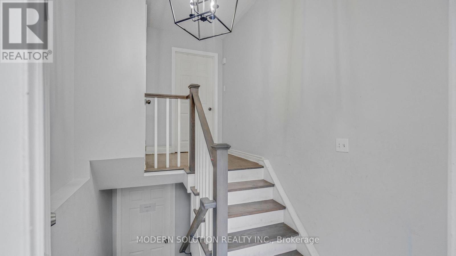 1011 Pearson Drive, Oakville, Ontario  L6H 2Y9 - Photo 7 - W12182670