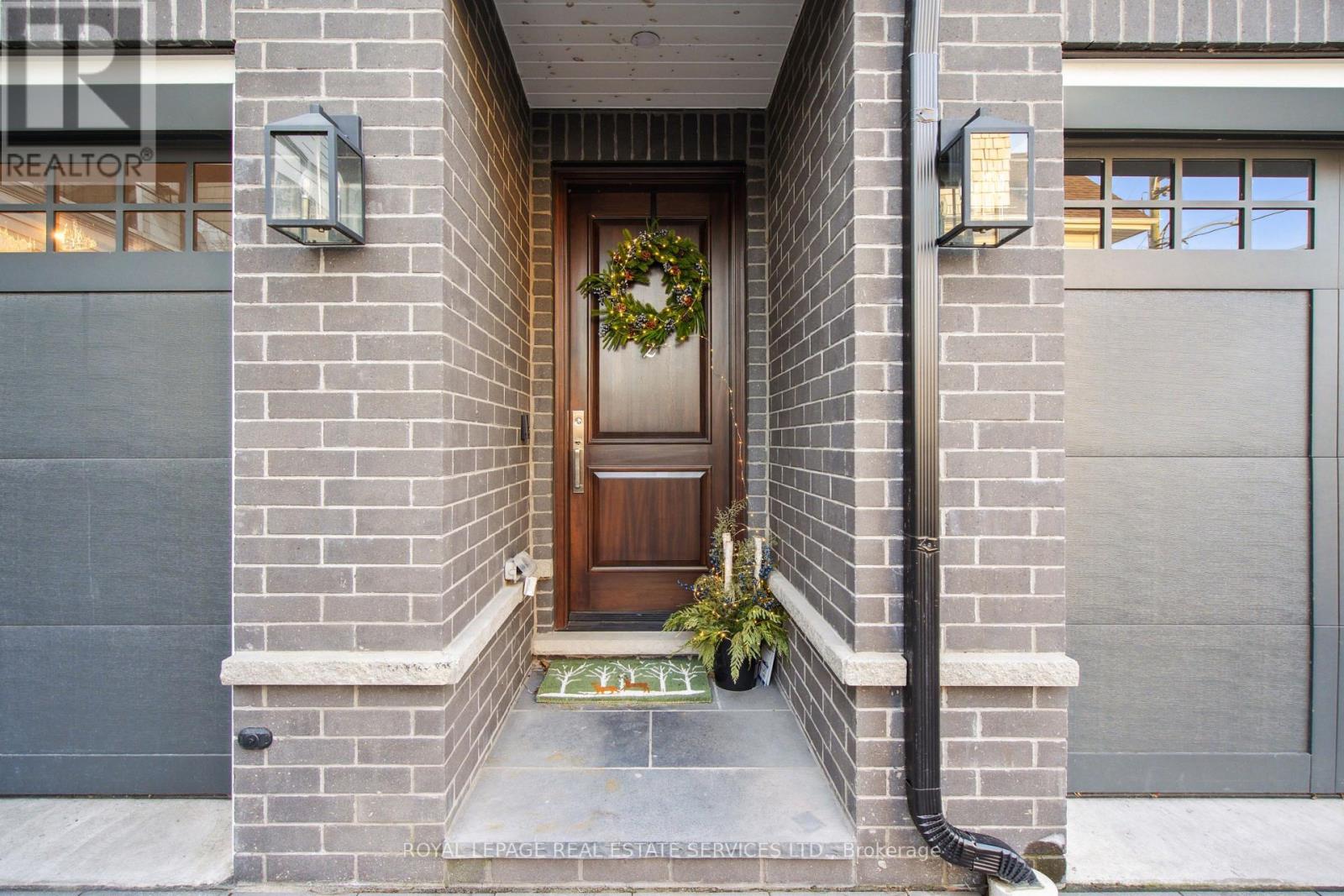 2 - 336 Robinson Street, Oakville (Oo Old Oakville), Ontario  L6J 1G9 - Photo 4 - W12182679