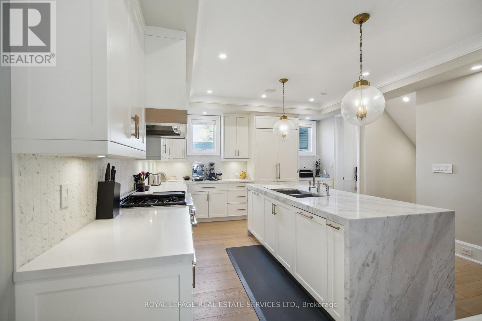 2 - 336 Robinson Street, Oakville (Oo Old Oakville), Ontario  L6J 1G9 - Photo 9 - W12182679
