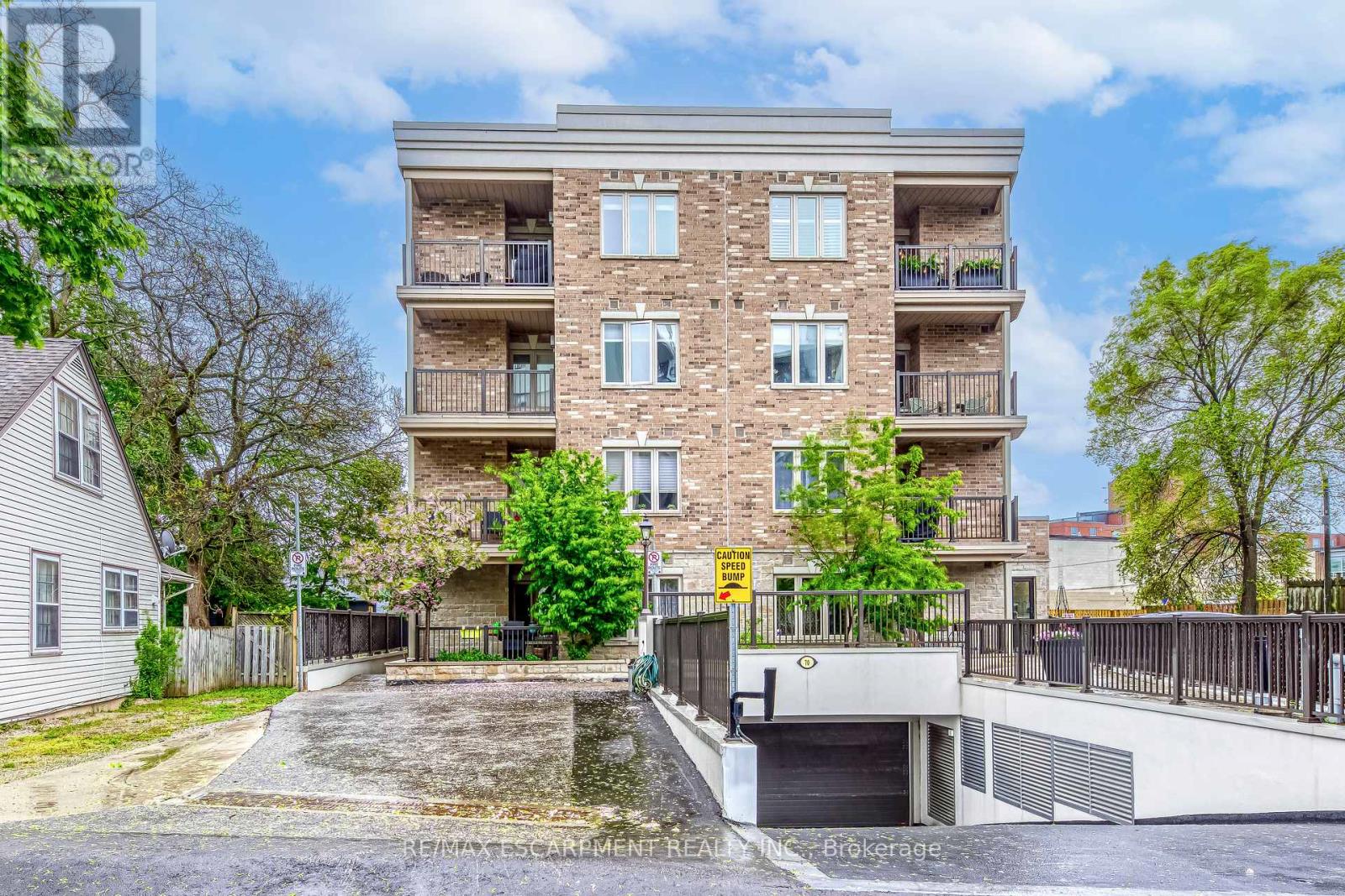 401 - 70 STEWART STREET, Oakville, Ontario