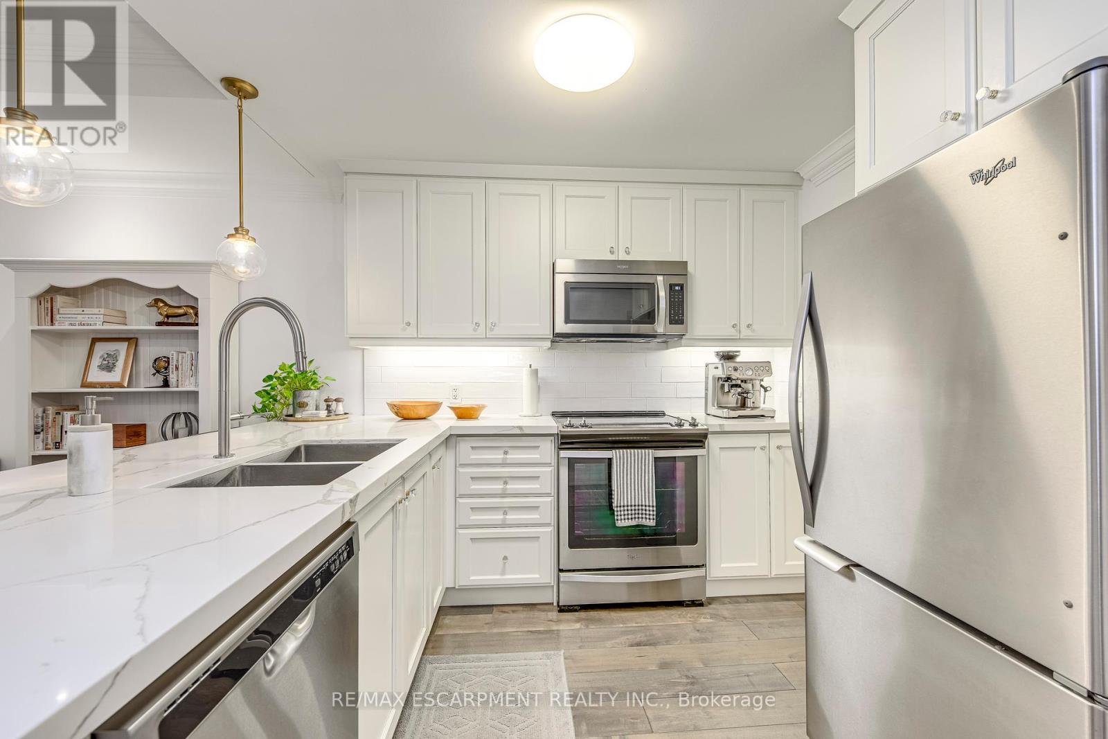 401 - 70 Stewart Street, Oakville (Co Central), Ontario  L6K 1X5 - Photo 7 - W12182680