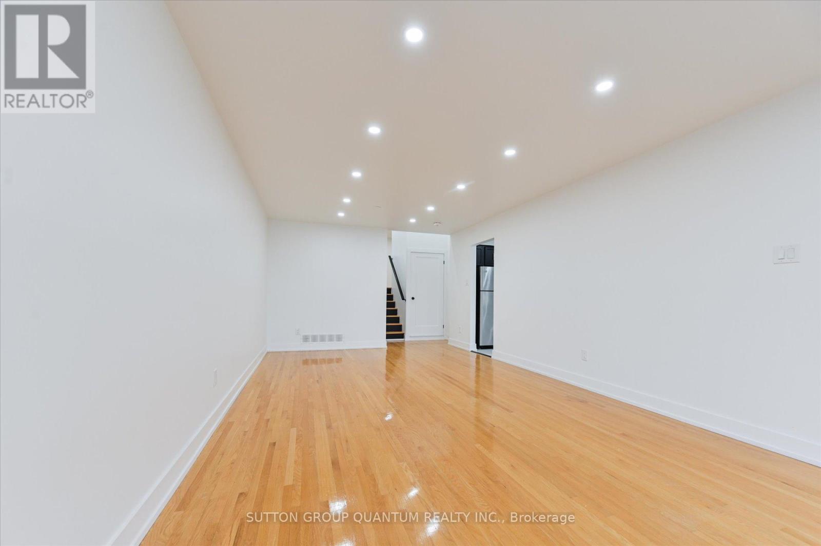 2619 Chisholm Court, Mississauga, Ontario  L5C 3H9 - Photo 6 - W12182698
