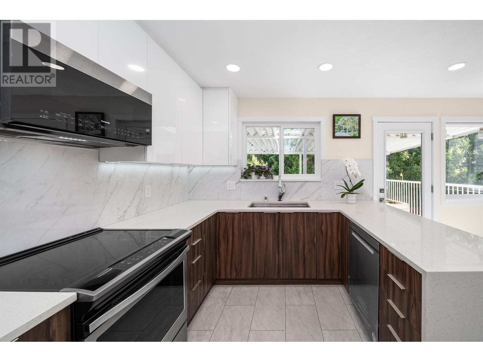 1818 Eureka Avenue, Port Coquitlam, British Columbia  V3C 5C3 - Photo 5 - R3008916