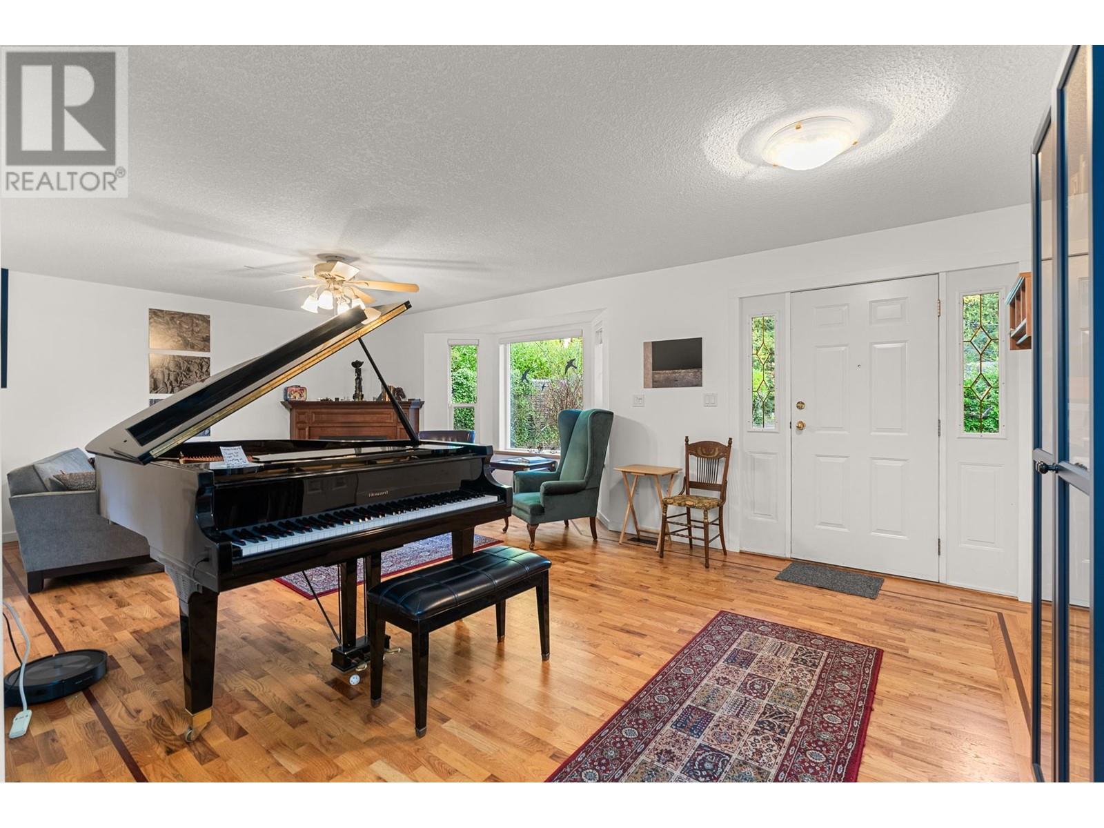 Property at 1559 PARK AVENUE image 5
