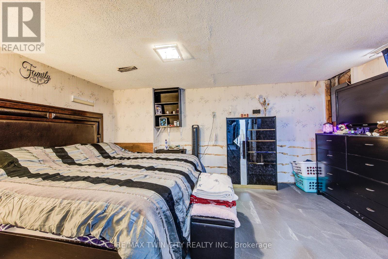 27 Meadow Woods Crescent, Kitchener, Ontario  N2N 1T3 - Photo 21 - X12182586