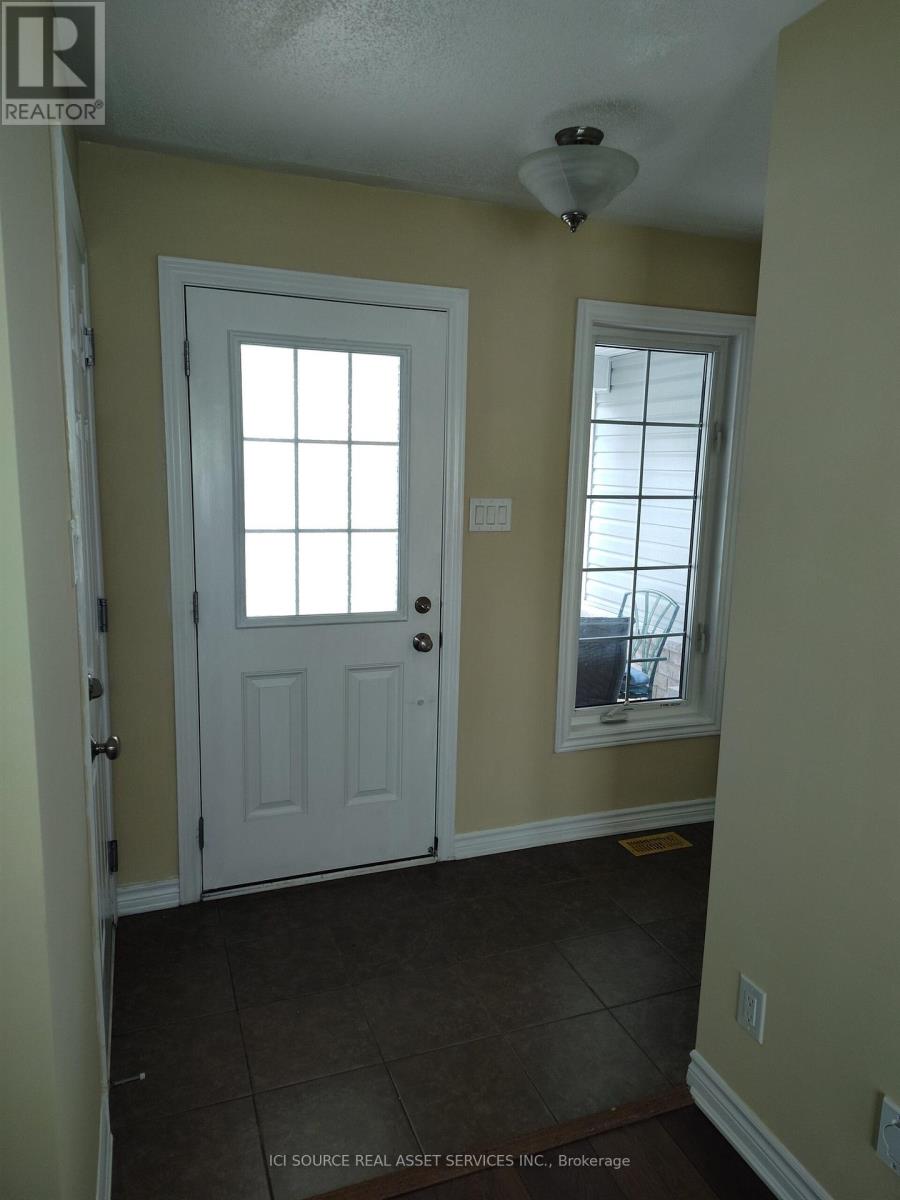 202 Conifer Creek Circle, Ottawa, Ontario  K2M 0M2 - Photo 4 - X12182726