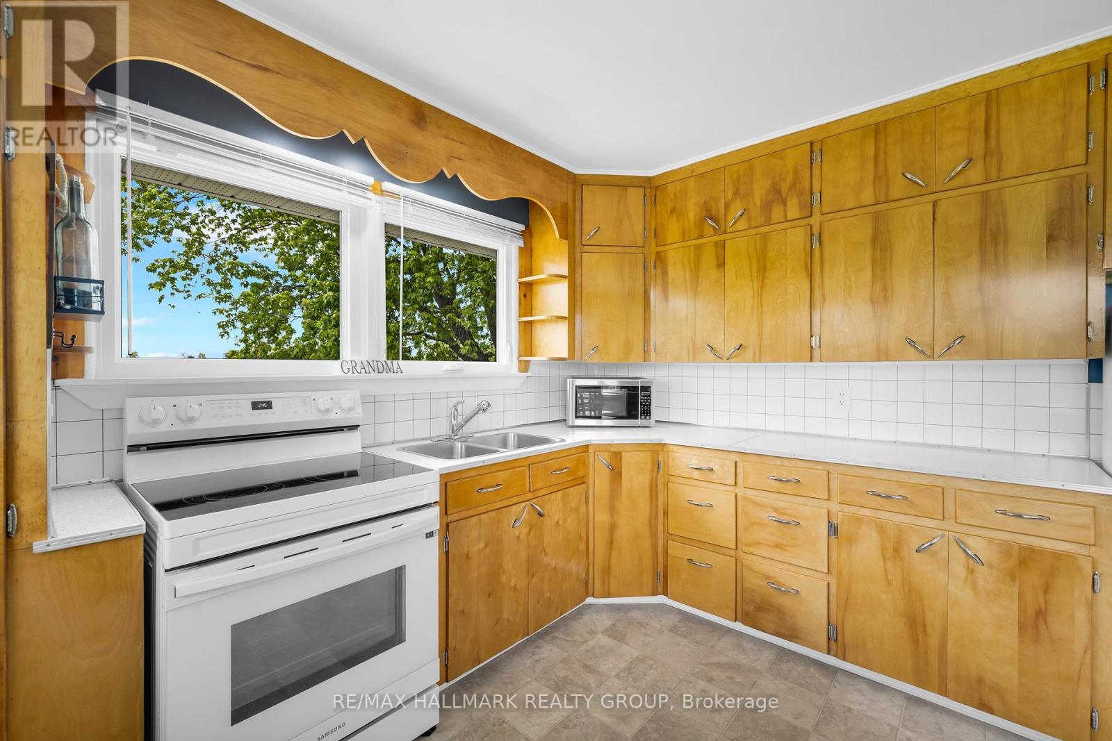 10220 Broken Second Road, South Dundas, Ontario  K0E 1K0 - Photo 17 - X12182780