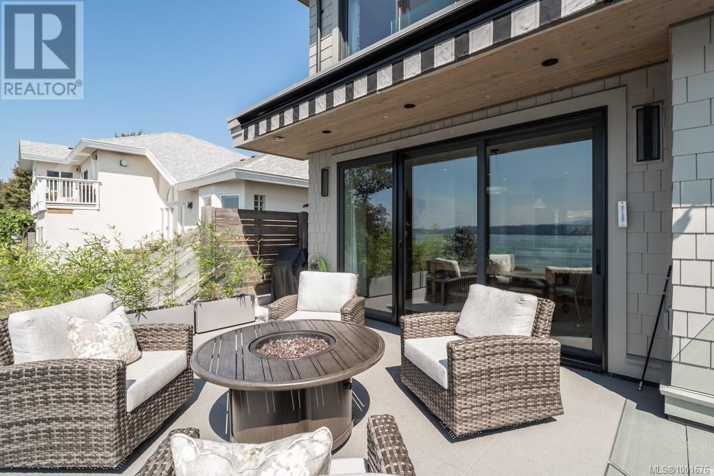 10718 Madrona Dr, North Saanich, British Columbia  V8L 5M7 - Photo 28 - 1001676