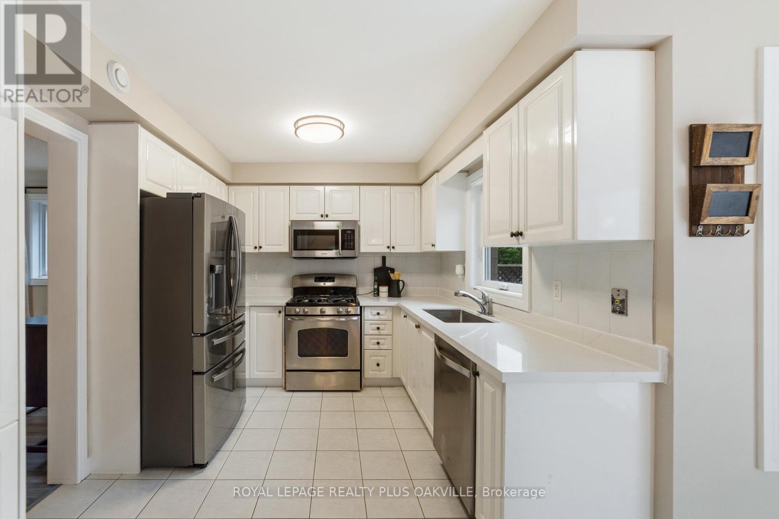 42 Fellowes Crescent, Hamilton, Ontario  L8B 0M3 - Photo 10 - X12182638