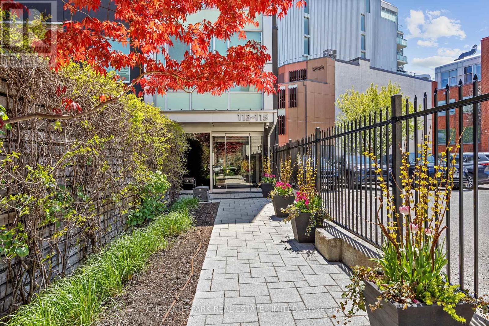 Property at 201 - 113 DUPONT STREET image 3