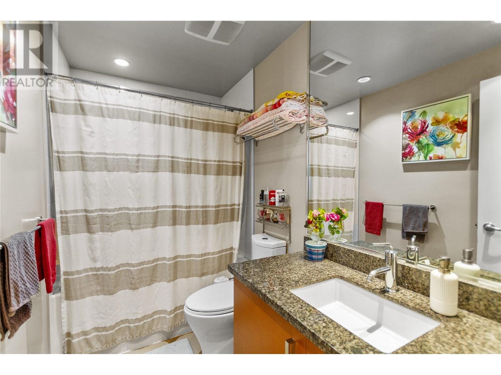 2301 3008 Glen Drive, Coquitlam, British Columbia  V3B 0J5 - Photo 15 - R3007578