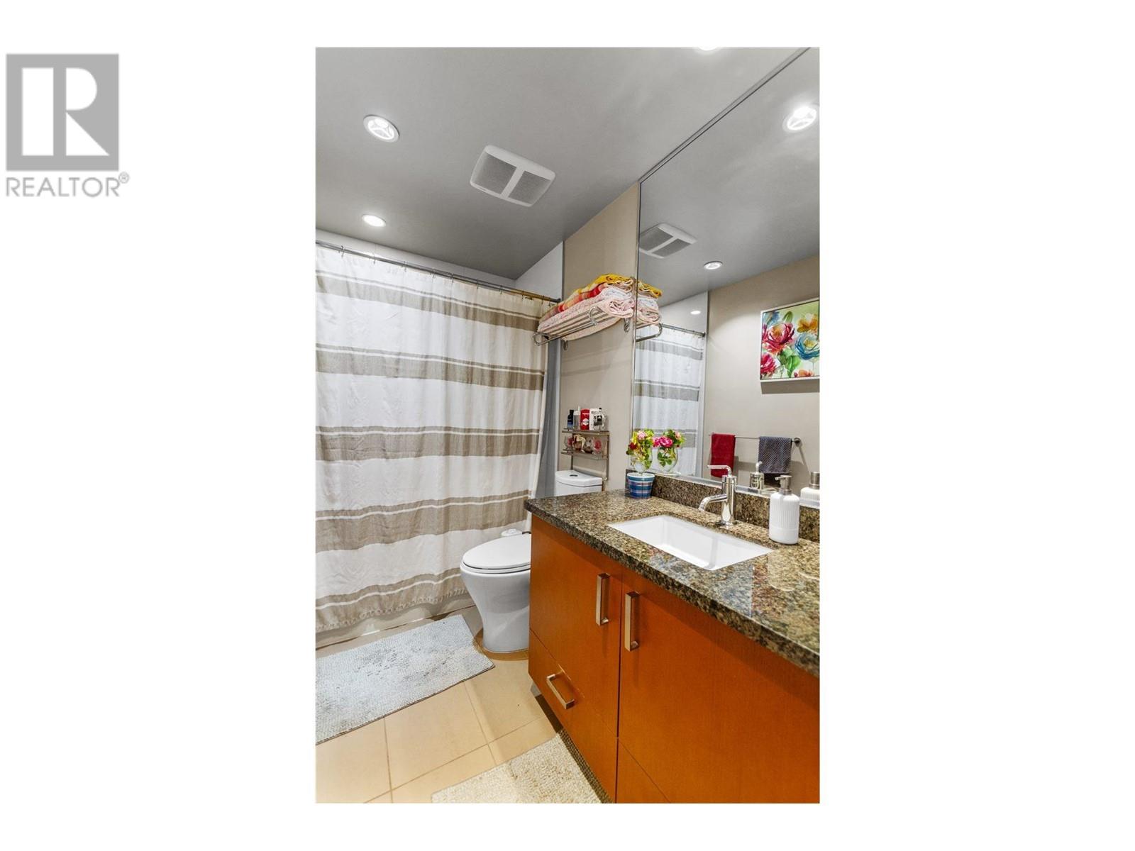 2301 3008 Glen Drive, Coquitlam, British Columbia  V3B 0J5 - Photo 16 - R3007578