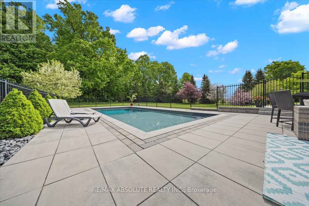 1832 Rocklane Drive, Ottawa, Ontario  K2W 1B5 - Photo 8 - X12182806
