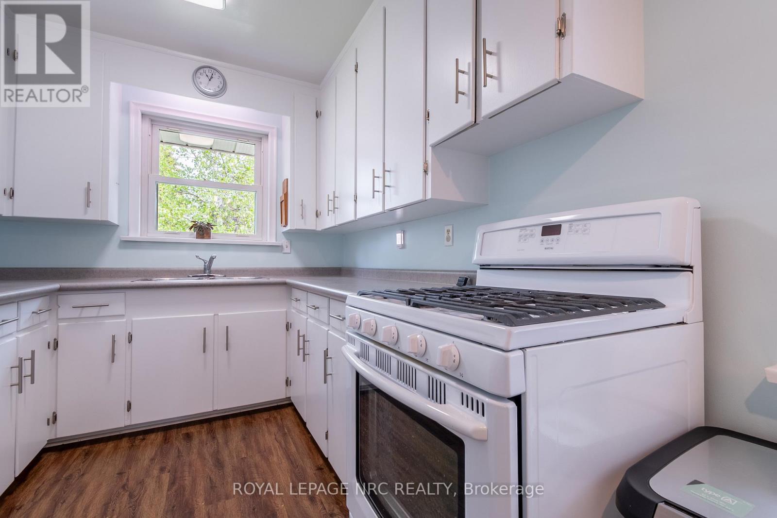 292 Stanley Street, Port Colborne, Ontario  L3K 3A2 - Photo 10 - X12182925