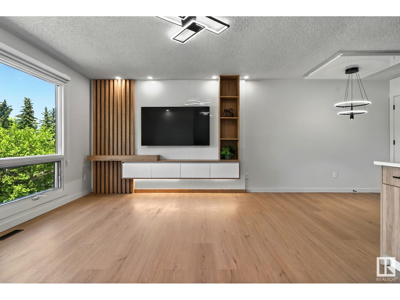 14615 21 St Nw Nw, Edmonton, Alberta  T5Y 1V8 - Photo 4 - E4439243