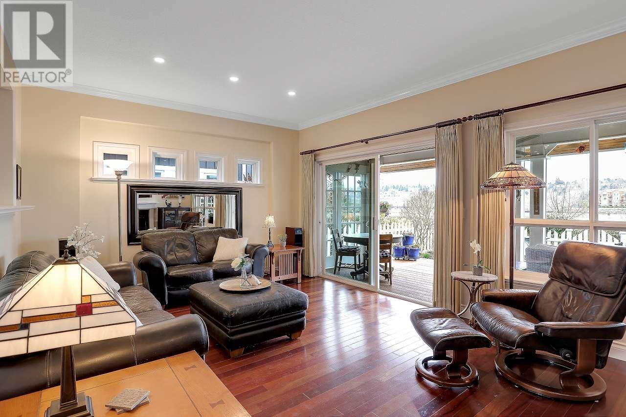 165 Fairweather Lane, New Westminster, British Columbia  V3M 6X6 - Photo 2 - R3004950