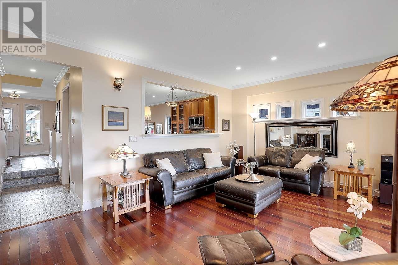 165 Fairweather Lane, New Westminster, British Columbia  V3M 6X6 - Photo 4 - R3004950