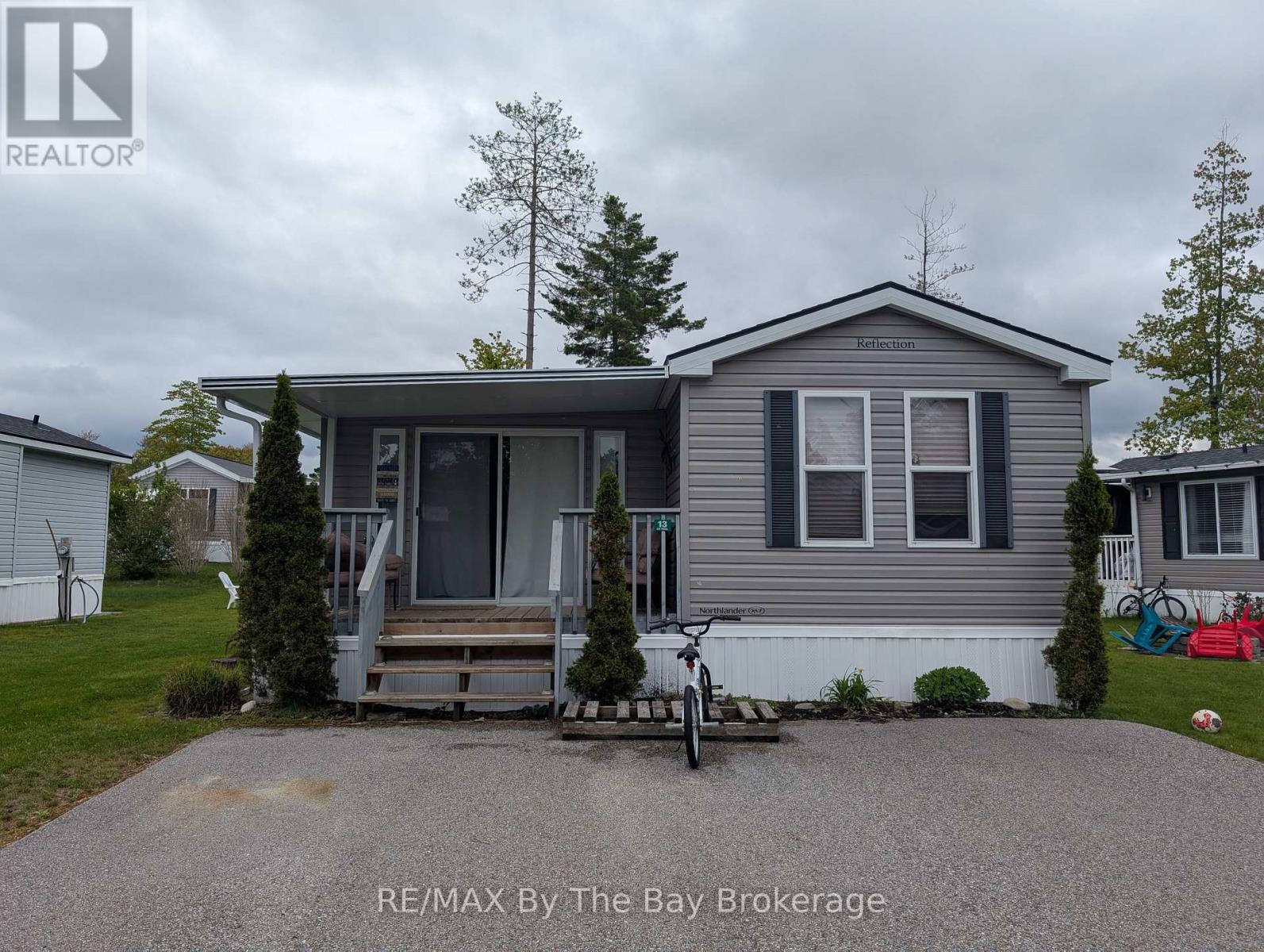 13 Chippewa Trail, Wasaga Beach, Ontario  L9Z 1X7 - Photo 2 - S12182744