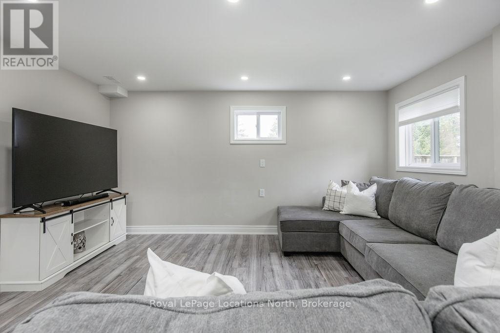 1 Timberland Crescent, Wasaga Beach, Ontario  L9Z 1G7 - Photo 24 - S12182786