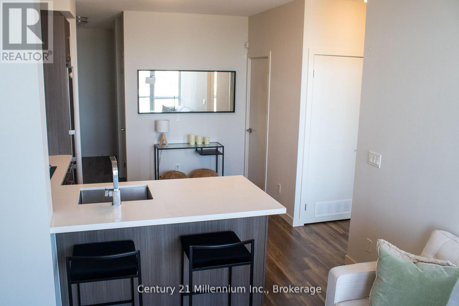 1708 - 2087 Fairview Street, Burlington, Ontario  L7R 0E5 - Photo 6 - W12182874