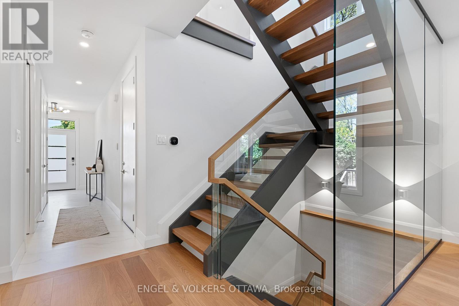 489 Highcroft Avenue, Ottawa, Ontario  K1Z 5J3 - Photo 5 - X12182683