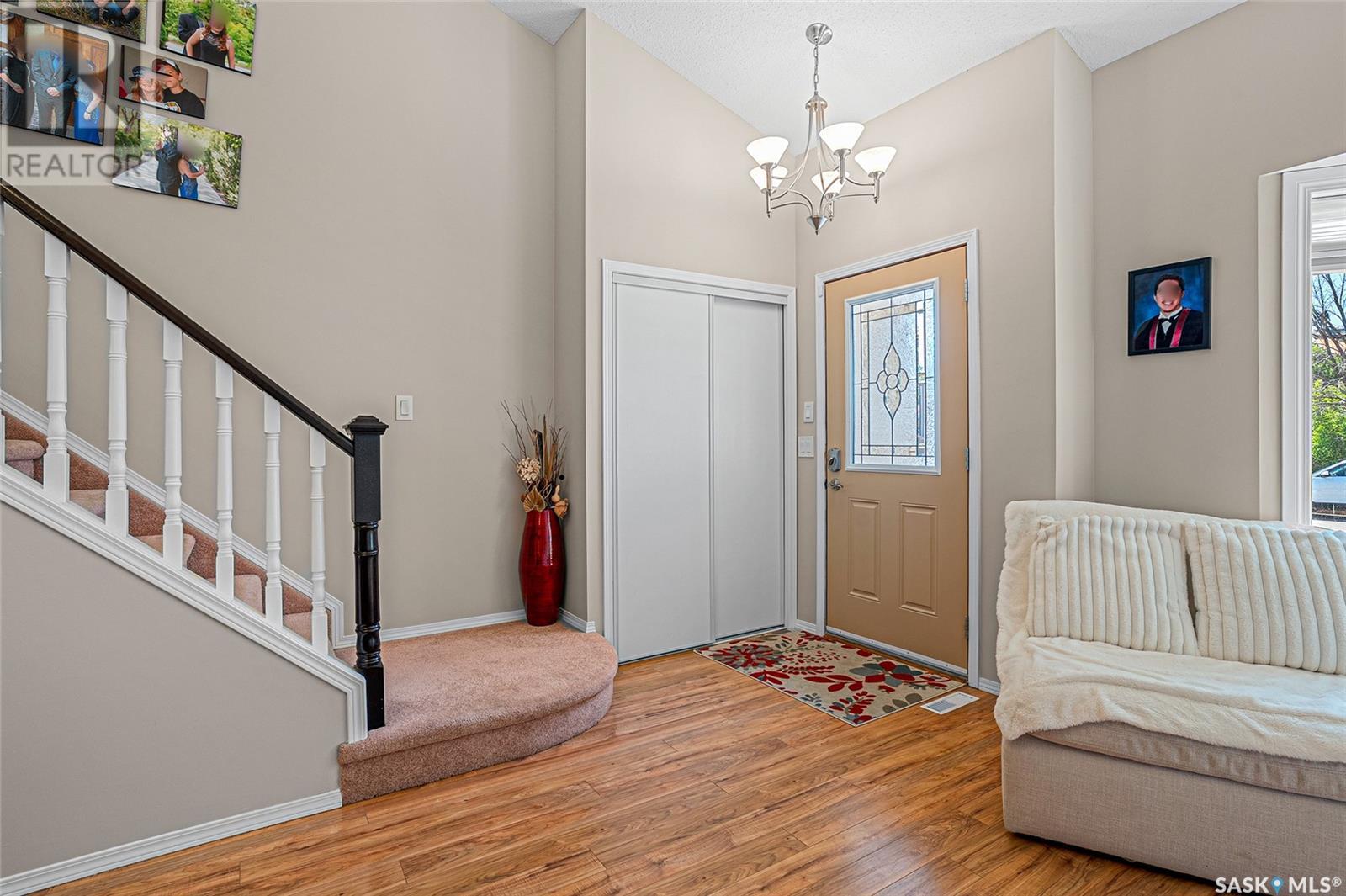 Property at 662 WHITESWAN DRIVE image 3