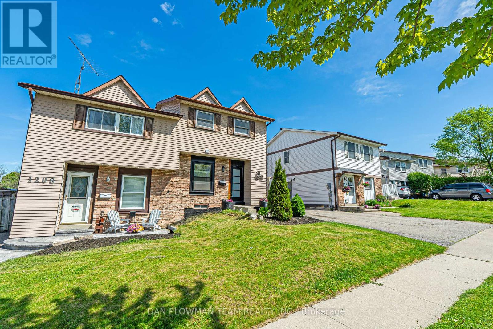 1210 Southdale Avenue, Oshawa, Ontario  L1H 7Z3 - Photo 3 - E12182817