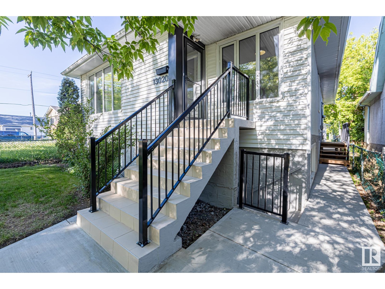 Property at 13020 65 ST NW image 4