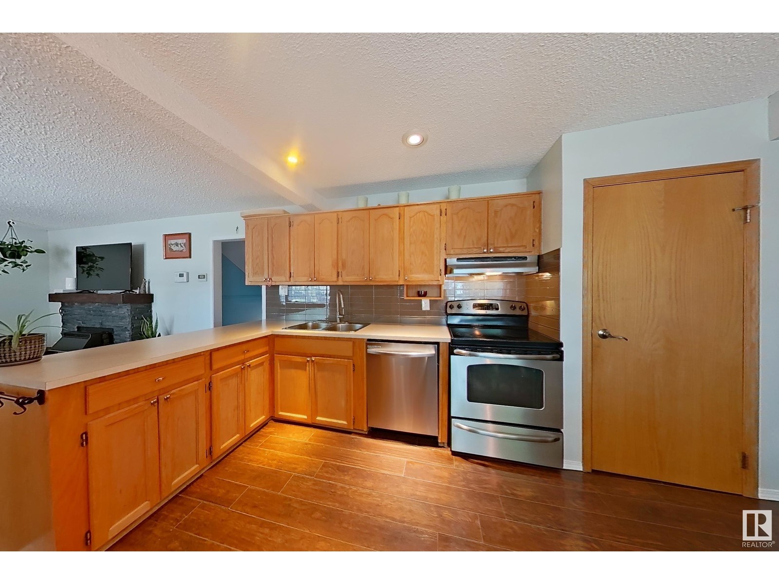 Property at 12122 125 ST NW image 1