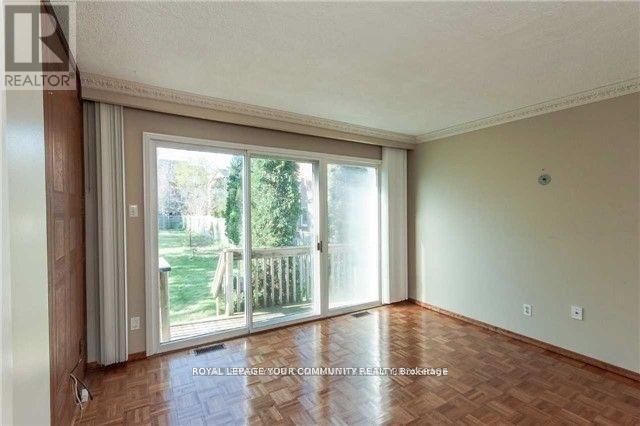 Property at 90 ELGIN MILLS ROAD W image 4