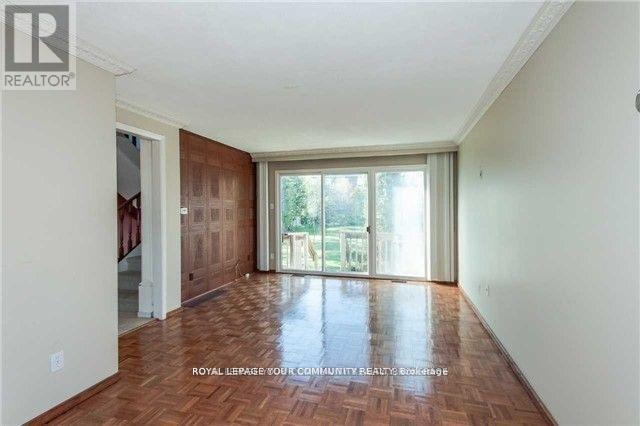 Property at 90 ELGIN MILLS ROAD W image 5