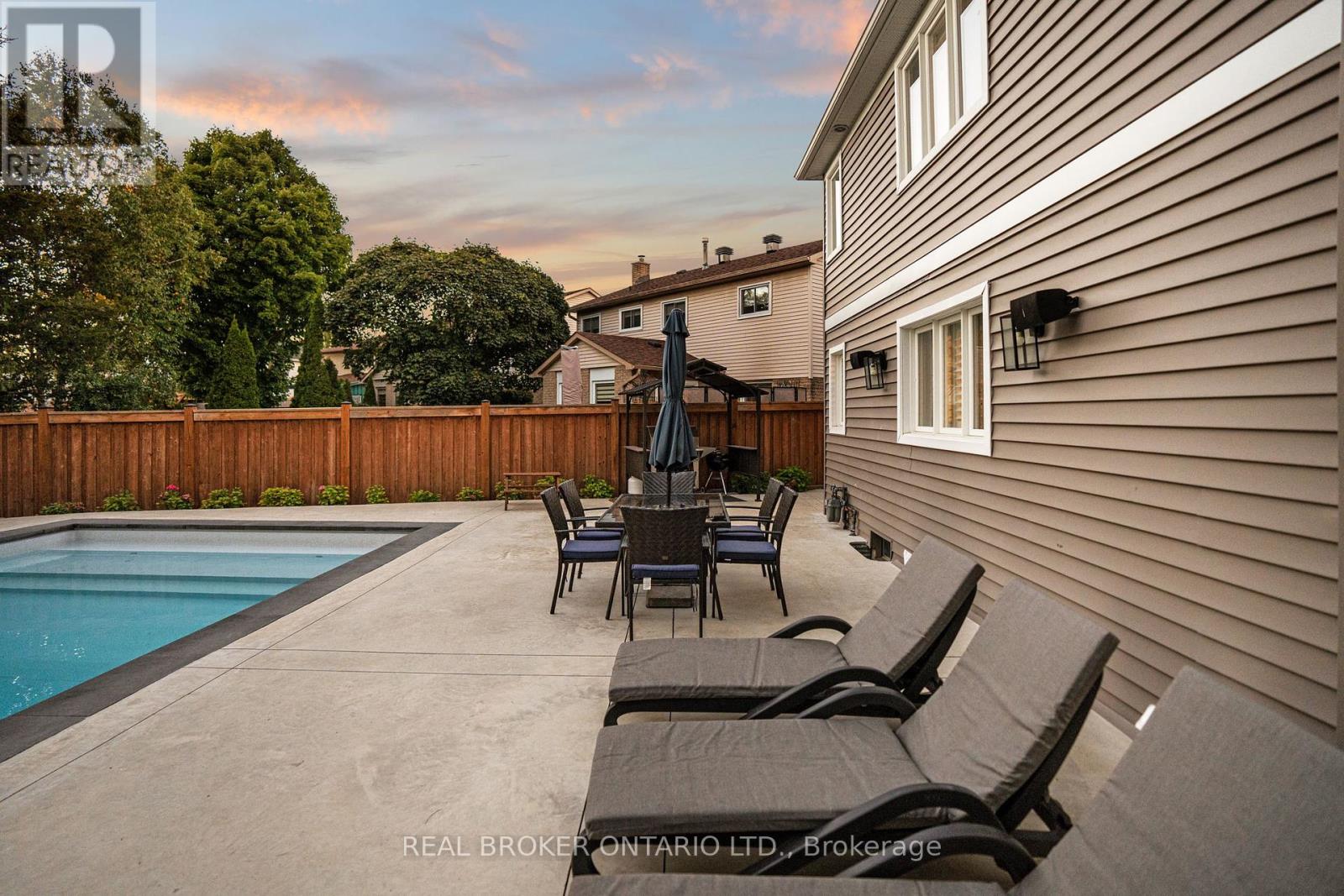 3 Oak Ridge Court, East Gwillimbury, Ontario  L9N 1E4 - Photo 41 - N12182853
