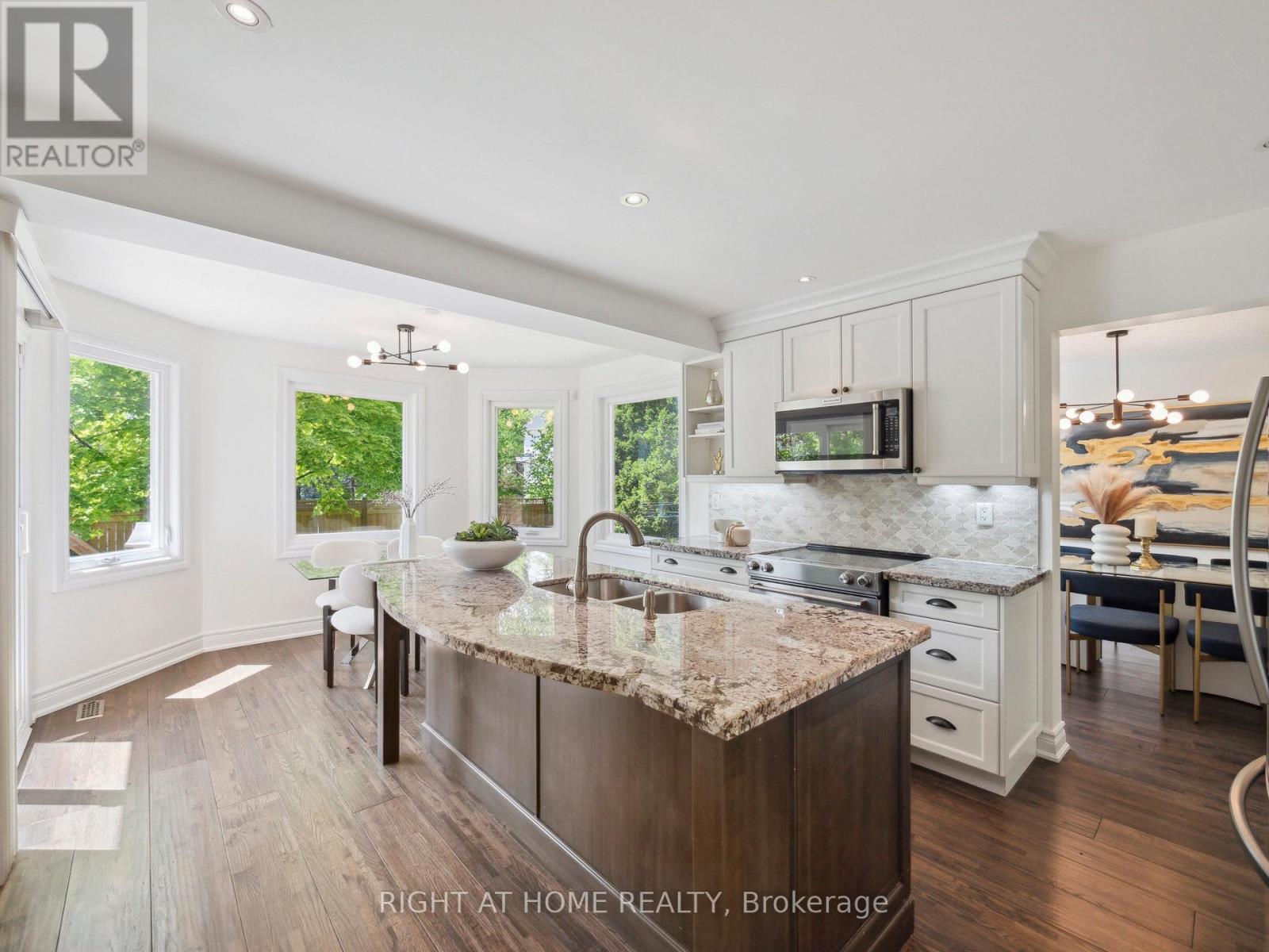 71 Golf Links Drive, Aurora (Aurora Highlands), Ontario  L4G 3V4 - Photo 6 - N12182908