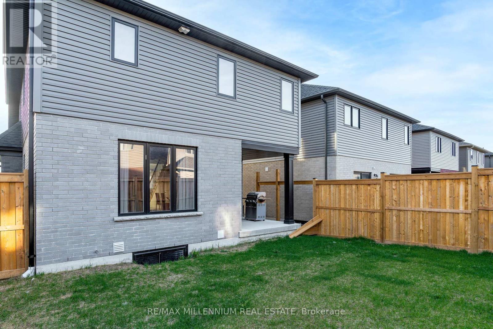 19 Kerr Street, Collingwood, Ontario  L9Y 4B6 - Photo 4 - S12182869