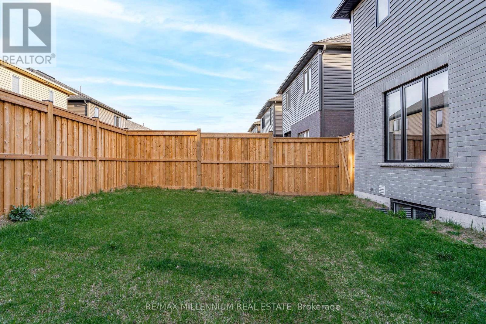 19 Kerr Street, Collingwood, Ontario  L9Y 4B6 - Photo 6 - S12182869
