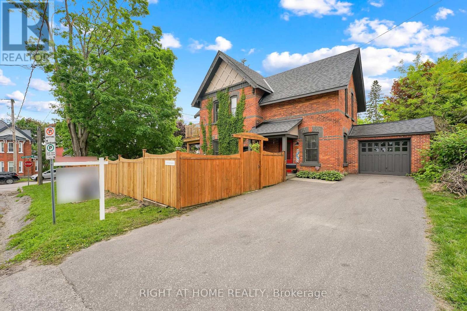 Property at 182 NOTTAWASAGA STREET image 1