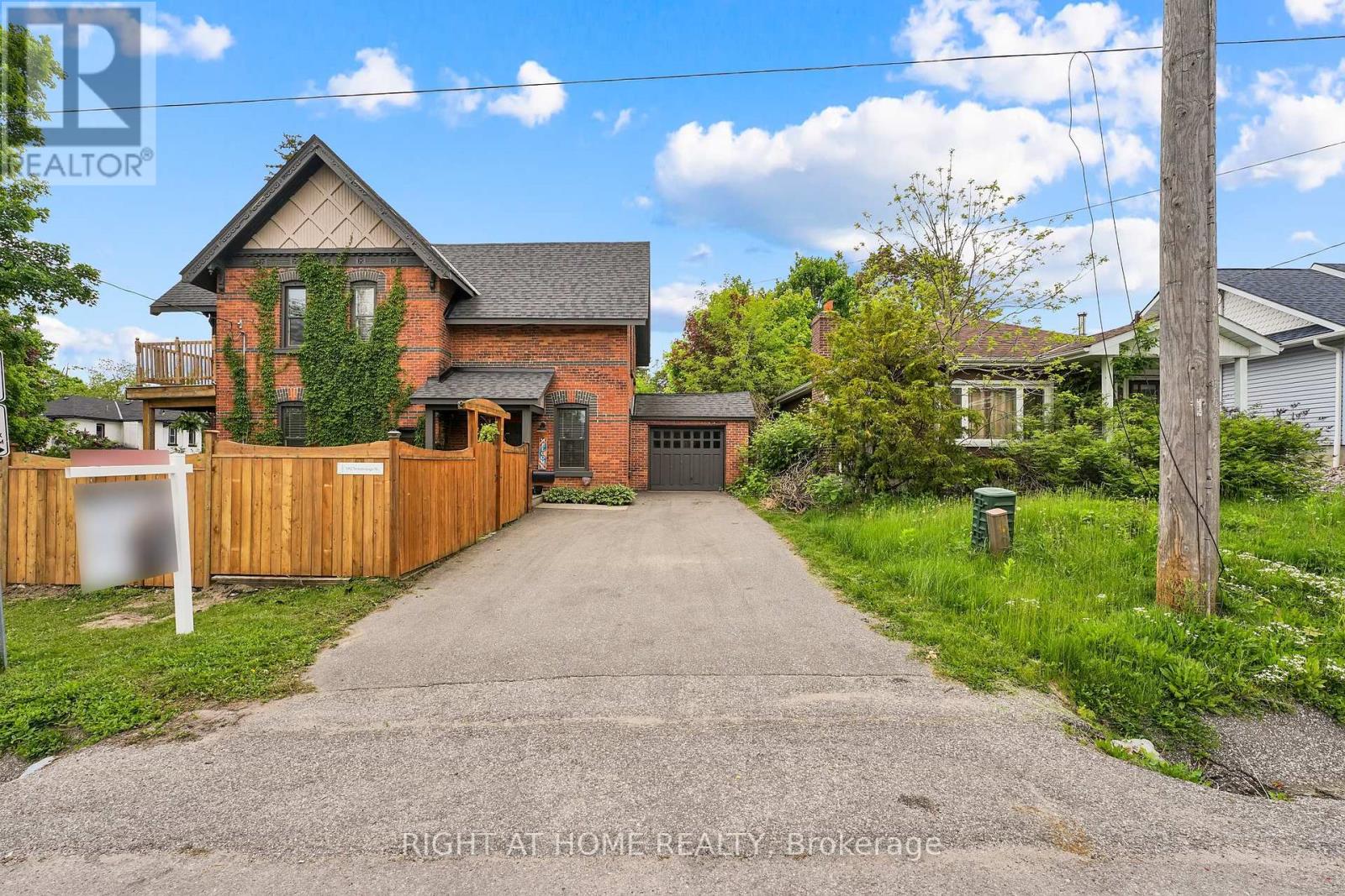 Property at 182 NOTTAWASAGA STREET image 2