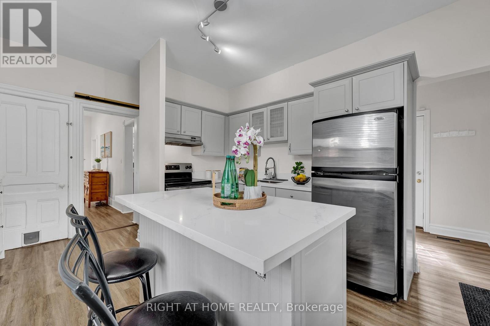 182 Nottawasaga Street, Orillia, Ontario  L3V 3K1 - Photo 8 - S12182884