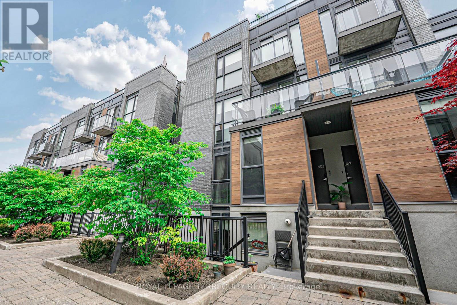 402 - 15 SOUSA MENDES STREET, Toronto, Ontario