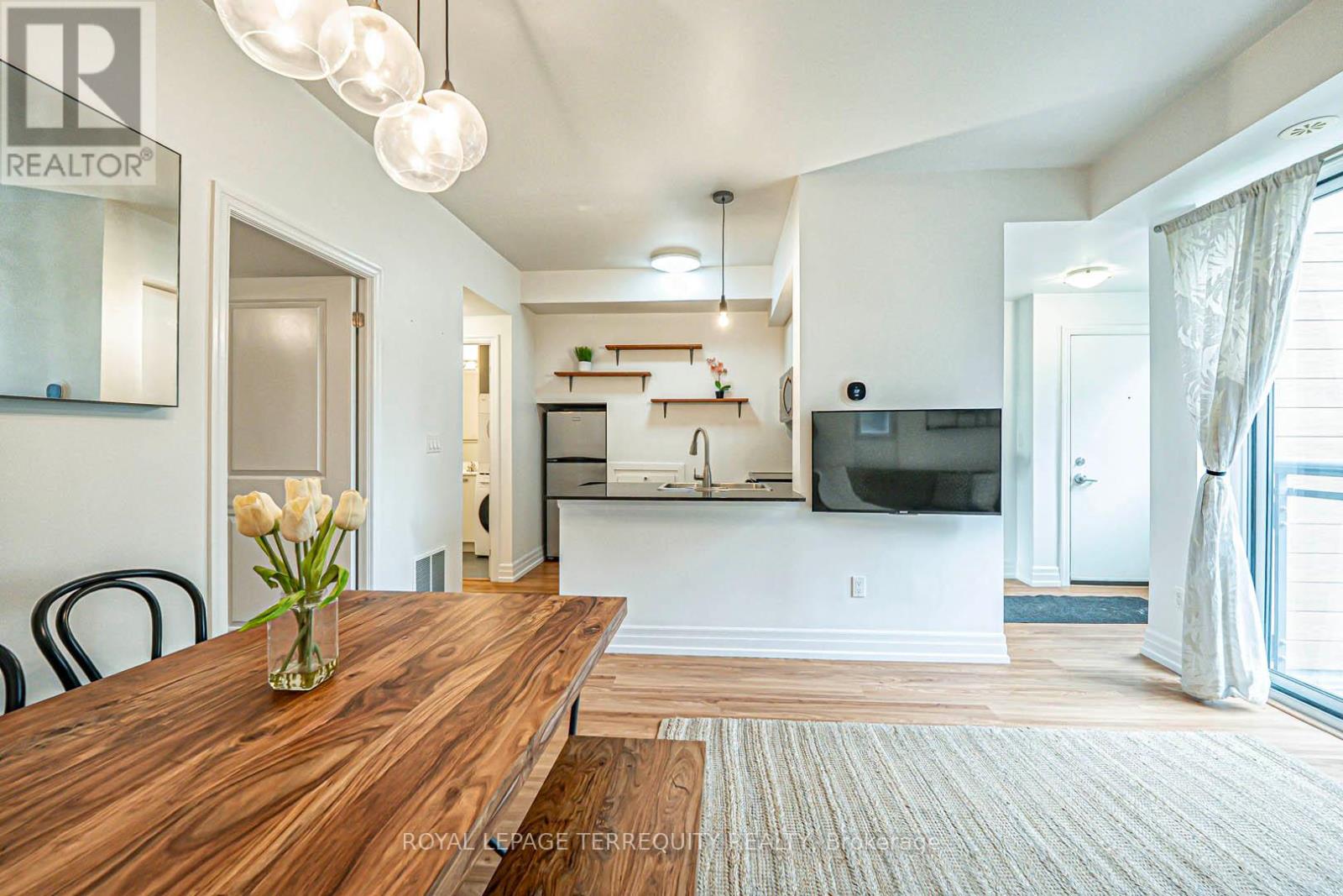 402 - 15 Sousa Mendes Street, Toronto, Ontario  M6P 0A9 - Photo 15 - W12182774