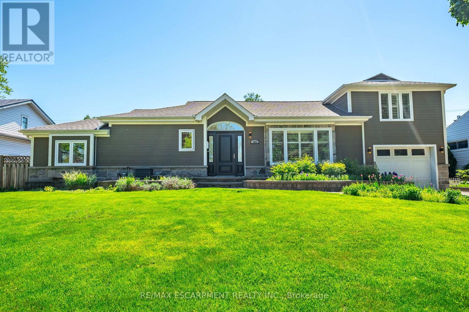388 Wilson Avenue, Burlington (Shoreacres), Ontario  L7L 2M9 - Photo 1 - W12182783