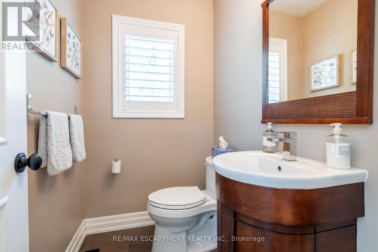 388 Wilson Avenue, Burlington (Shoreacres), Ontario  L7L 2M9 - Photo 10 - W12182783