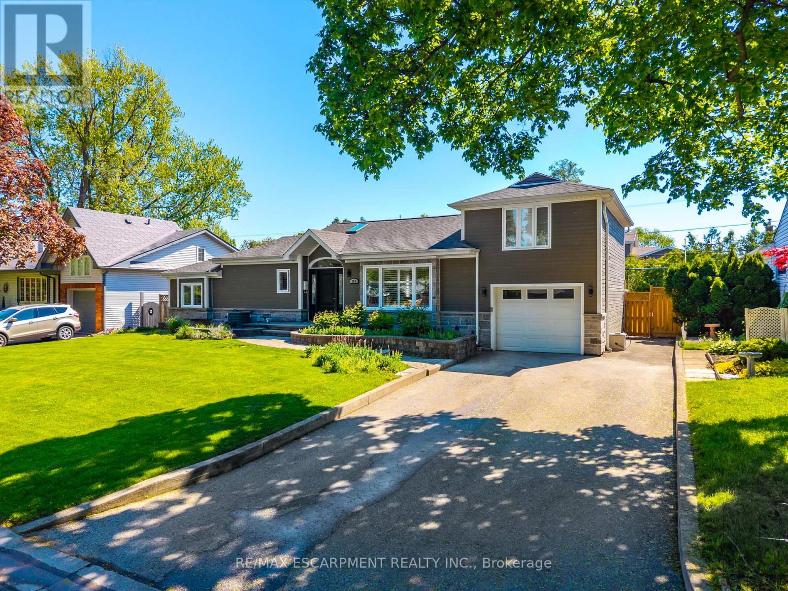 388 Wilson Avenue, Burlington (Shoreacres), Ontario  L7L 2M9 - Photo 2 - W12182783