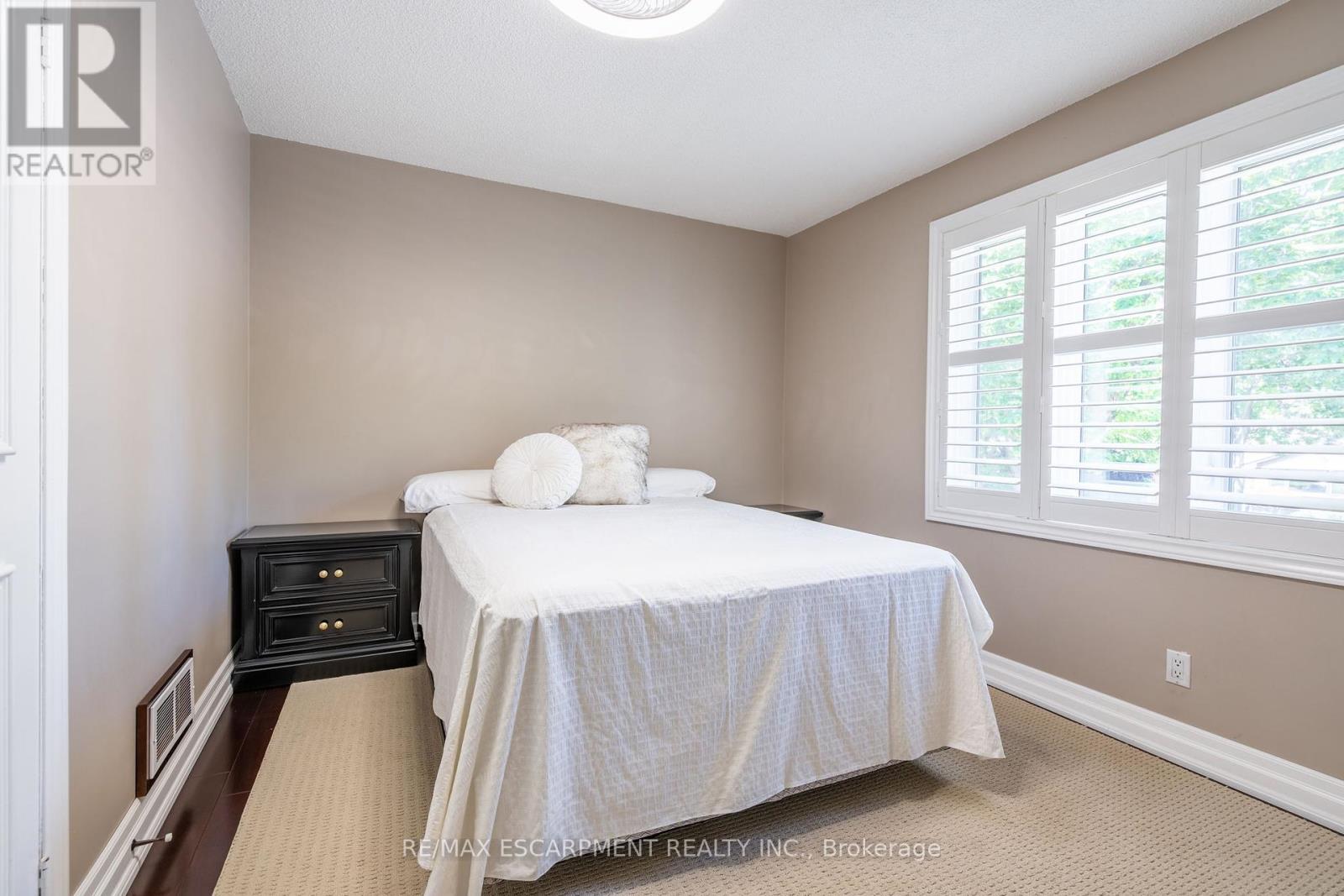 388 Wilson Avenue, Burlington (Shoreacres), Ontario  L7L 2M9 - Photo 24 - W12182783