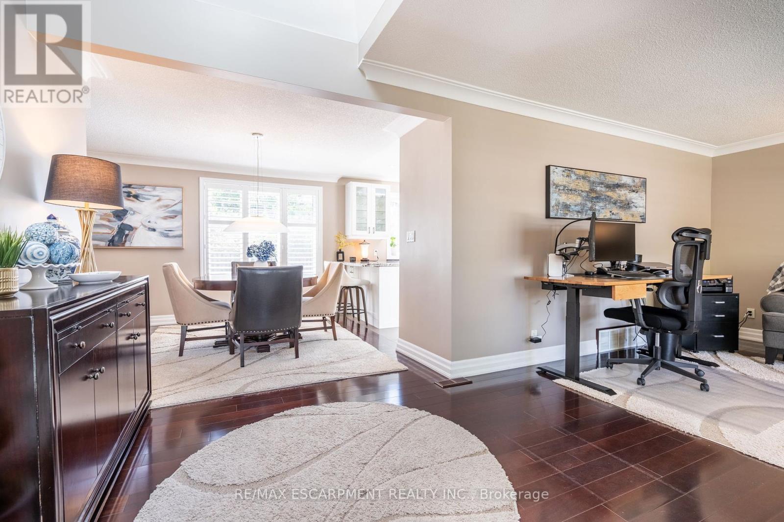 388 Wilson Avenue, Burlington (Shoreacres), Ontario  L7L 2M9 - Photo 6 - W12182783