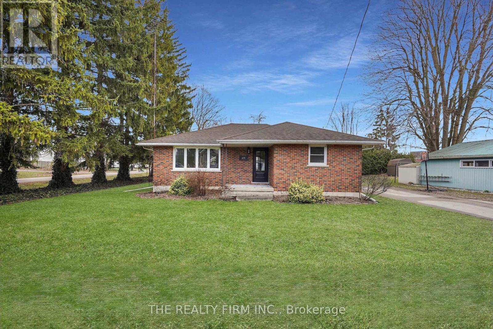 675 Regent Street, Strathroy-Caradoc, Ontario  N0L 1W0 - Photo 2 - X12182963