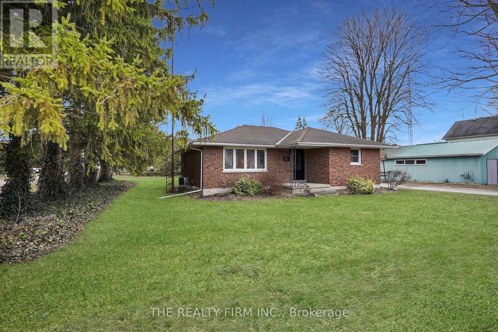 675 Regent Street, Strathroy-Caradoc, Ontario  N0L 1W0 - Photo 3 - X12182963