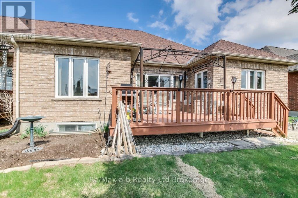717 Garden Court Crescent, Woodstock, Ontario  N4T 0A2 - Photo 37 - X12122468